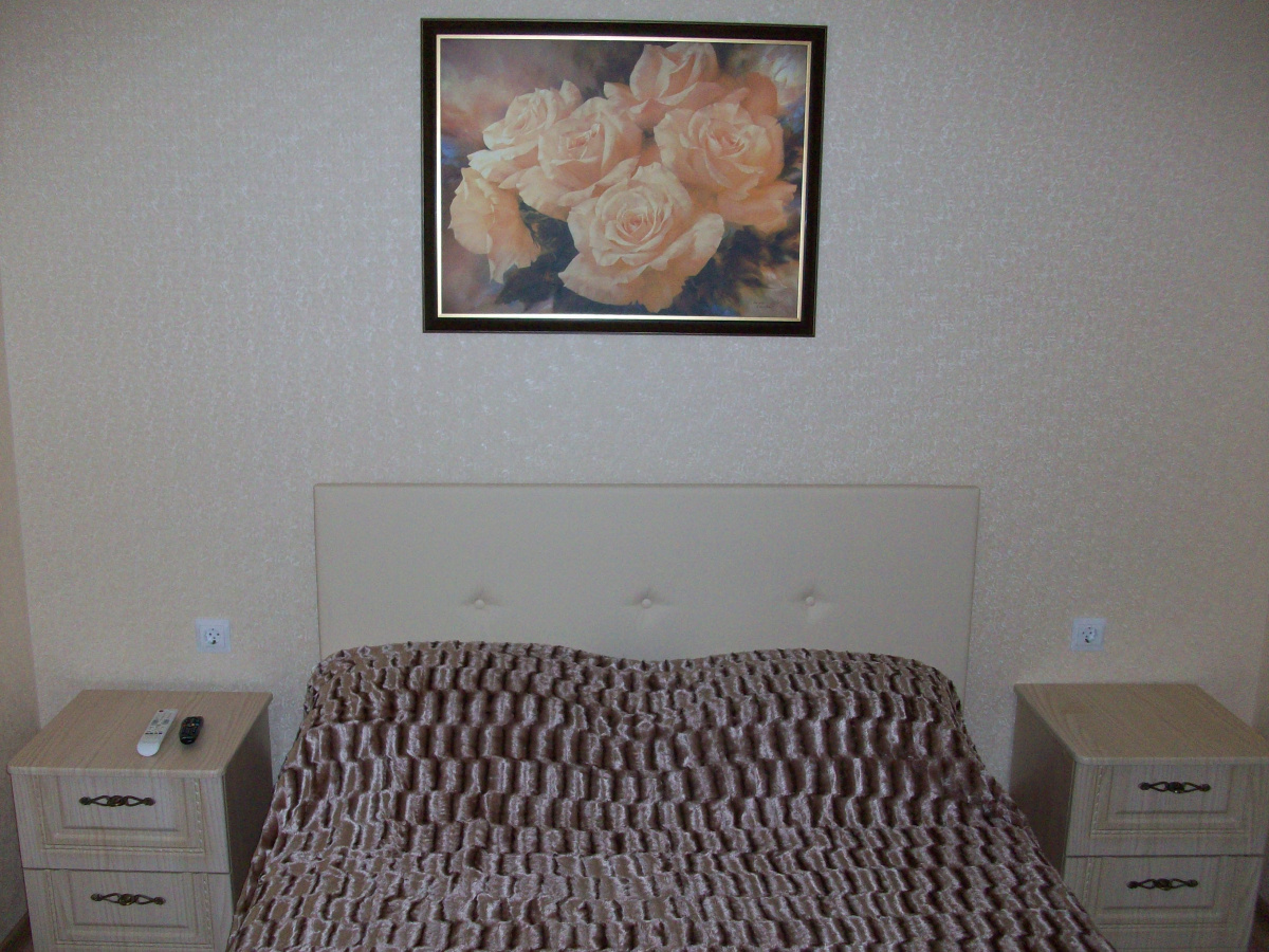 Сдам - 1,5 комнатная квартира в Центре Сочи -Роз  - цена: 1200