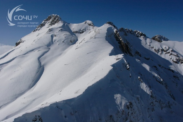 Хребет Аибга с верхней станции канатки Альпика-Сервис