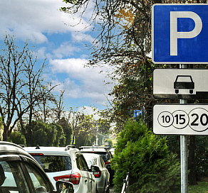 В Сочи в дни майских праздников прибордюрные парковки будут бесплатными