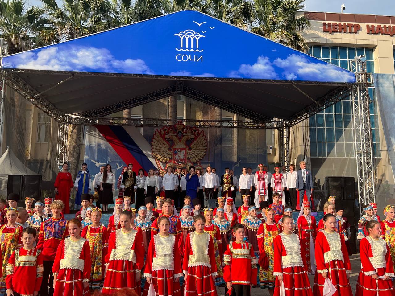 Концерты в лазаревском в июне. Детская дискотека афиша. Центр национальных культур лазаревское. Концерт цнк лазаревское. Танцы лазаревский центр национальных культур.