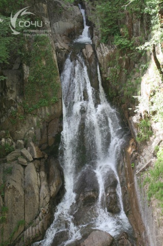 Водопад по дороге на Аибгу (Красная Поляна)