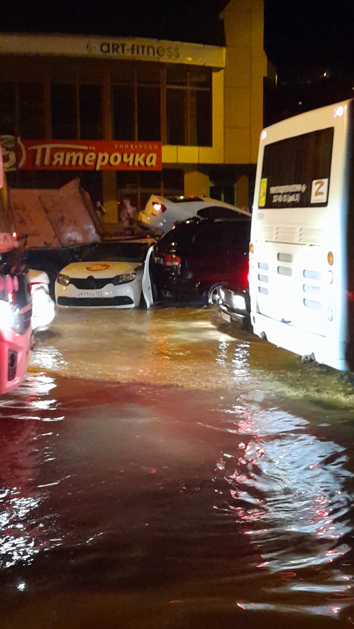 Смыло машины в сочи. Вардане потоп. Сочи наводнение 2023. Потоп в сочи кудепста. Сочи потоп 2022.