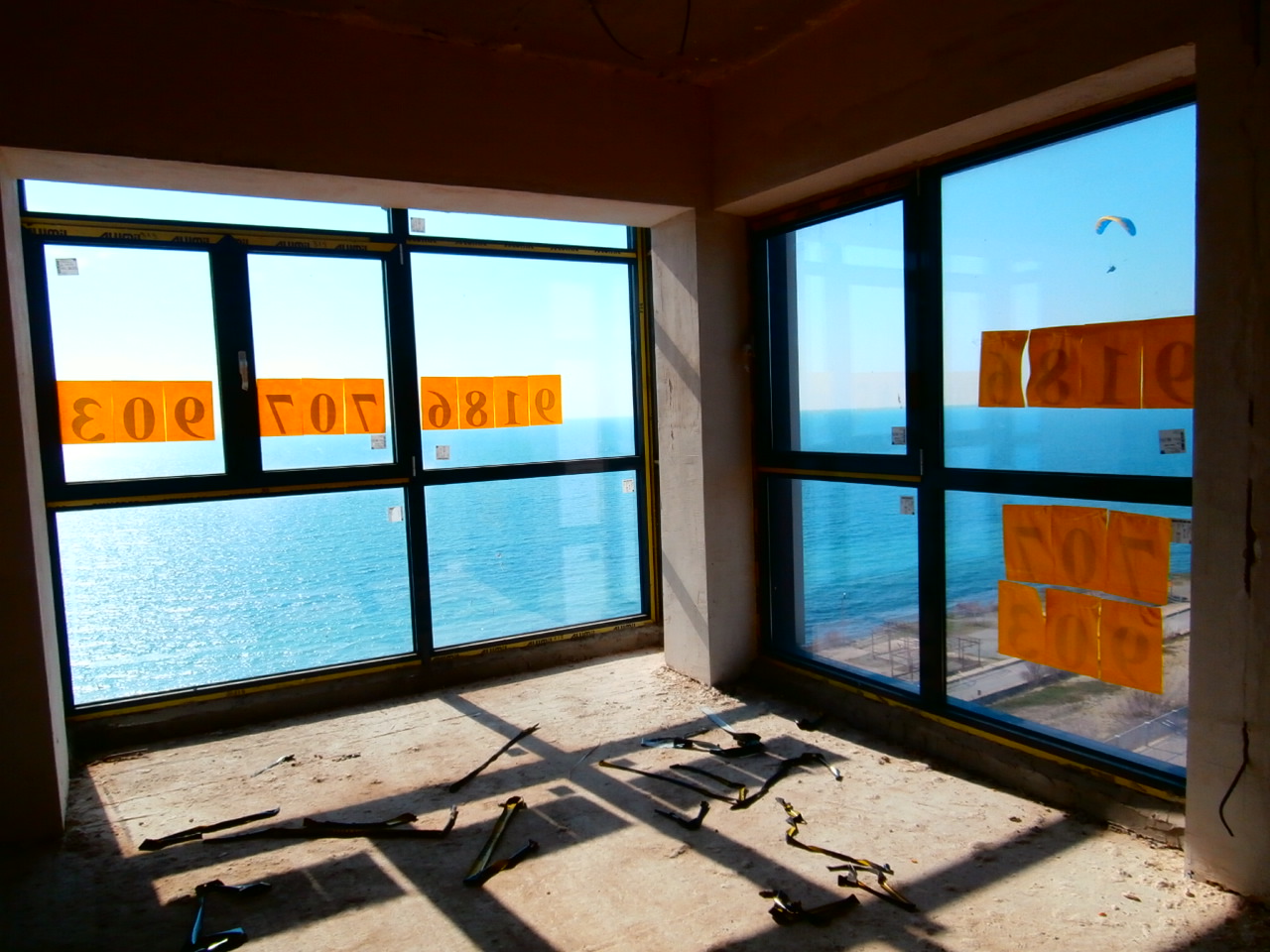 Купить окна в сочи. Анапа апартаменты с видом на море. Дом Сочи с панорамными окнами вид. Квартира с видом на море Анапа. Сочи панорамные окна на море.