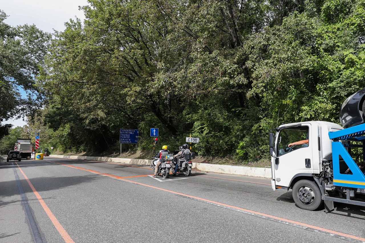 В Лазаревском районе Сочи завершаются ремонтно-восстановительные работы на  федеральной автодороге | 30.09.2022 | Сочи - БезФормата