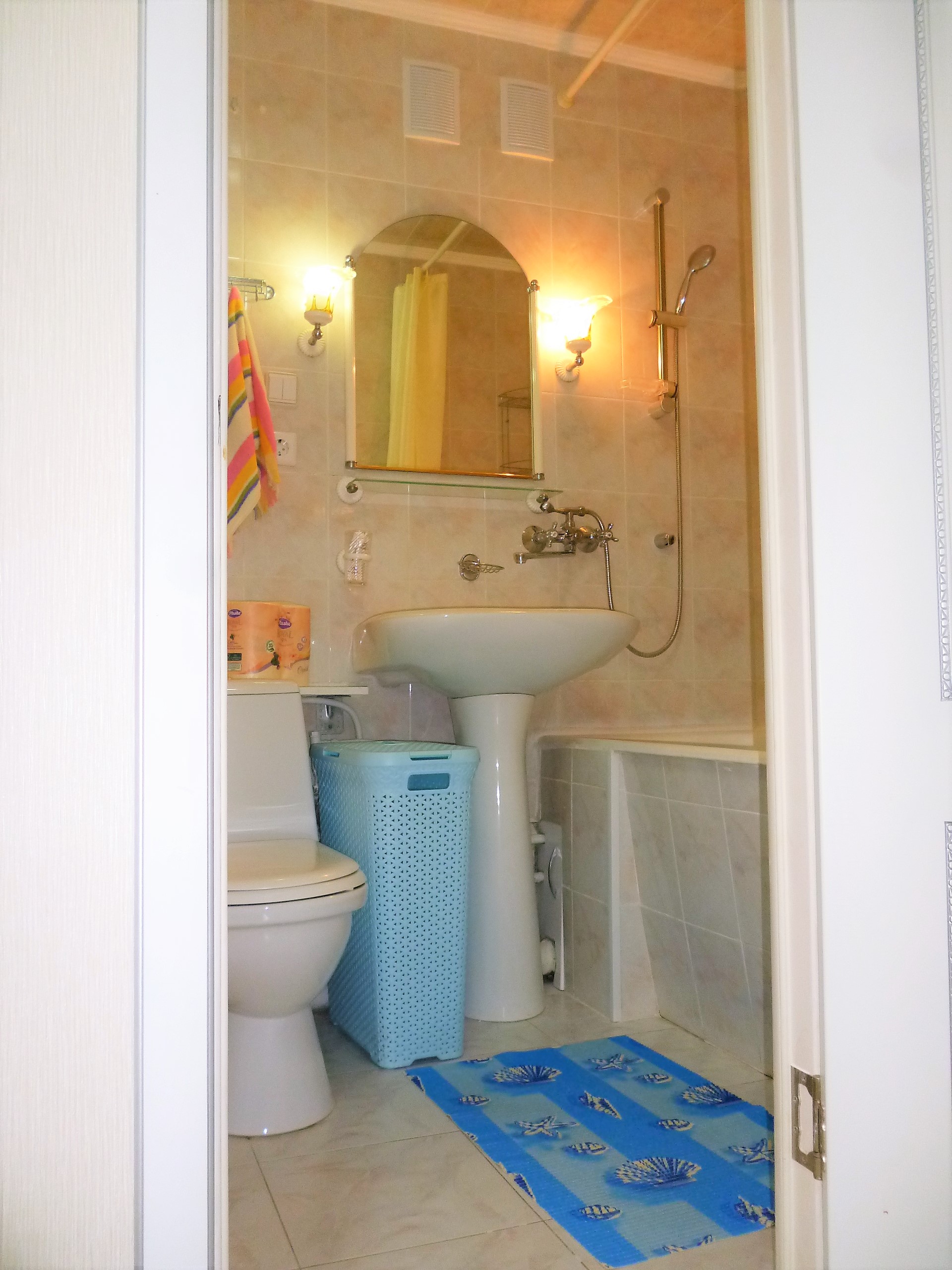 Адлер отель у черного моря свердлова 10. Собственник квартиры на длительный срок адлер. Краснодарский край, сочи, жилой район адлер, ул. Комнаты в адлере. Гостевой дом в адлере ул.