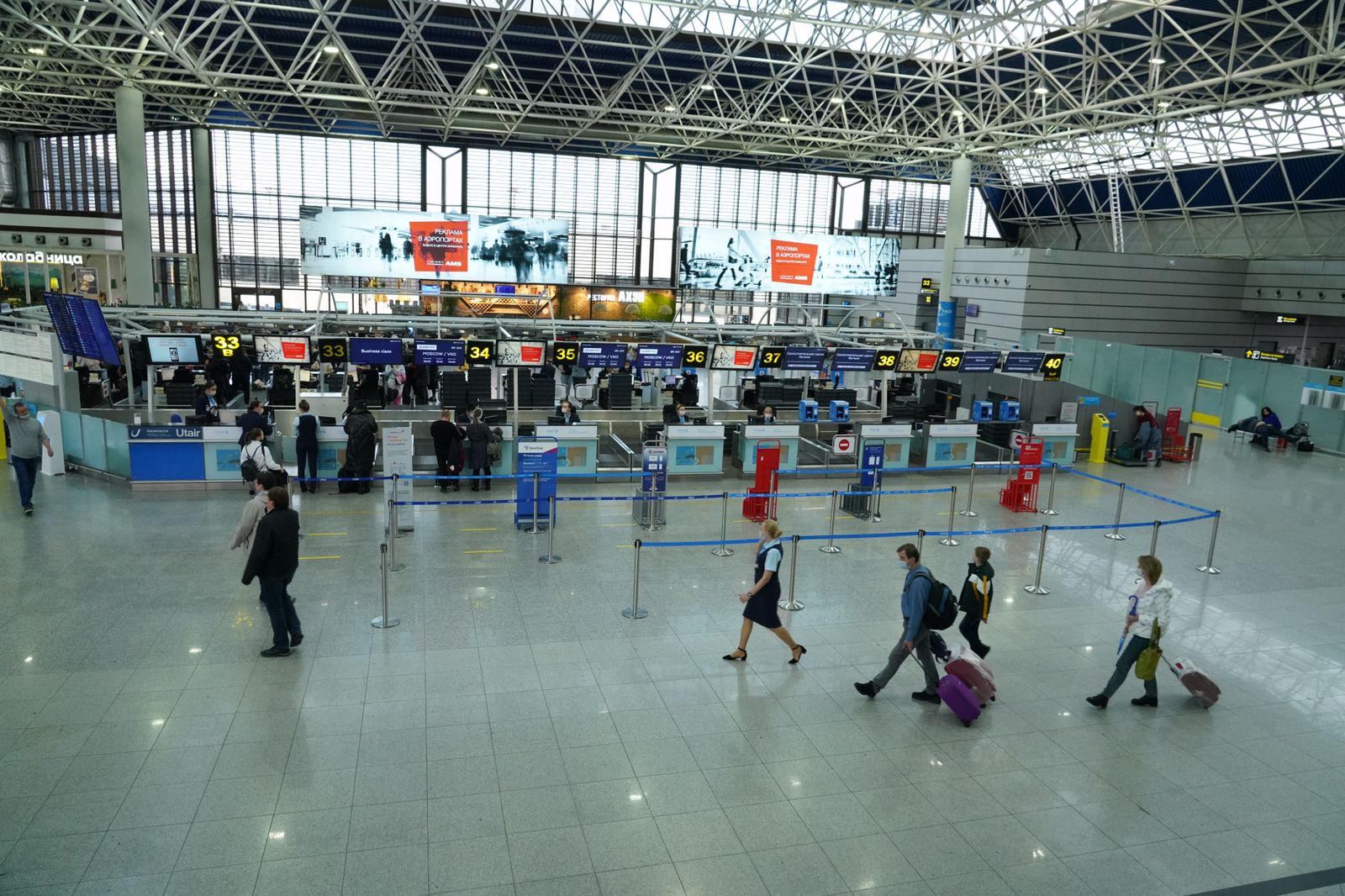 Сочи приезд. Туристы Сочи аэропорт. Аэропорт Сочи 2022. Аэропорт Сочи фото 2022. Аэропорт Сочи в марте.