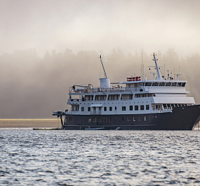 Паром из Турции не смог зайти в порт Сочи 