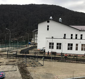 В горном Сочи завершают строительство школы и детсада