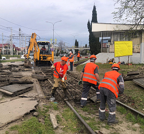 В Адлерском районе Сочи в связи с ремонтом железнодорожного переезда изменена схема движения