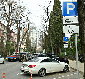 В Центральном районе Сочи в ходе контроля за соблюдением правил парковки за день эвакуировано 30 автомобилей