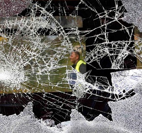 Подросток разбил стекло в поезде «Майкоп – Адлер», едва не покалечив пассажиров