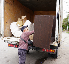 В Сочи продолжается работа по выявлению незаконных сбросов крупногабаритного мусора  