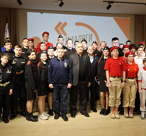 В рамках проекта «Диалоги с героями» сочинские школьники встретились с Героем России Вячеславом Бочаровым   