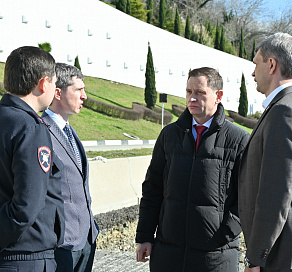 Глава Сочи Андрей Прошунин посетил ремонтируемый участок трассы А-147