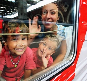 Многодетные семьи смогут путешествовать на поездах со скидкой 