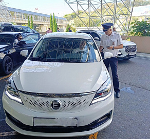 В Сочи борются с нелегальными таксистами