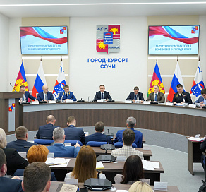 Глава Сочи Андрей Прошунин на заседании АТК поручил усилить межведомственное взаимодействие для обеспечения безопасности в период новогодних и рождественских праздников