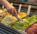 В центре Сочи бомж обчистил ларек с мороженым