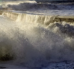 В Сочи ожидается усиление волнения моря