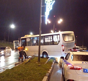 Пассажирский автобус попал в ДТП в Сочи