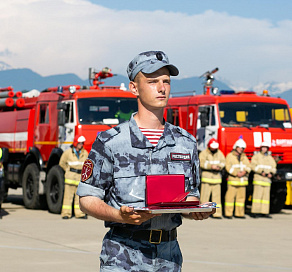 Вдове сотрудника аэропорта Сочи вручили медаль «За спасение погибавших»