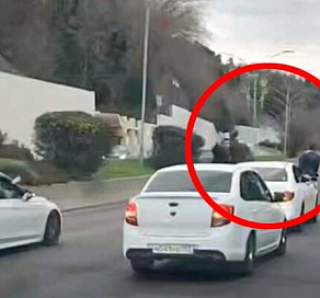 В Сочи участники свадебного кортежа устроили гонки на дороге