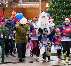 В Сочи 1000 человек приняли участие в новогоднем легкоатлетическом забеге «Бегом в Новый 2026 год» 
