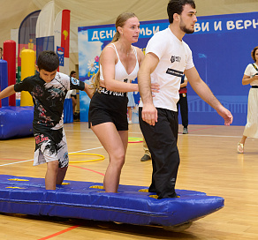 В большие семейные выходные в Сочи прошли спортивные игры для родителей с детьми