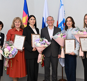 В Сочи с профессиональным праздником поздравили педагогов высших учебных заведений