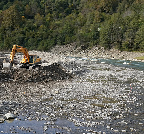 В администрации Сочи обсудили первоочередные мероприятия по расчистке русел рек