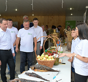 Глава Сочи Андрей Прошунин посетил питомник субтропических культур в селе Веселое