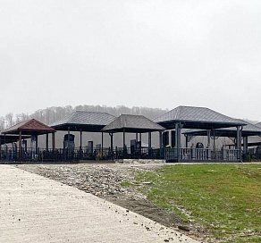 В Сочи ведется благоустройство Барановского кладбища