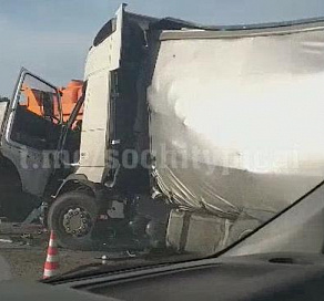 В Сочи грузовик насмерть сбил дорожного рабочего