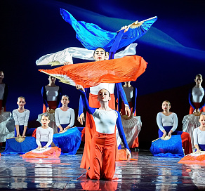 В Сочи открылся Международный фестиваль национальной патриотической песни «Красная гвоздика» имени Иосифа Кобзона