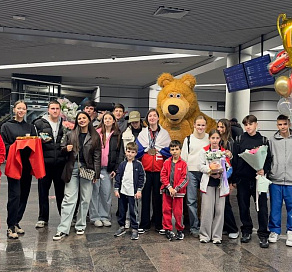 В аэропорту Сочи торжественно встретили бронзового призера чемпионата мира по тхэквондо ИТФ Иванну Коваль