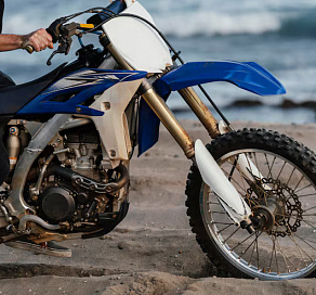 Угнать за 5 минут: в Сочи курьер остался без средства передвижения 