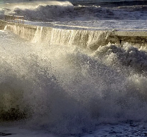 В Сочи ожидается усиление волнения моря