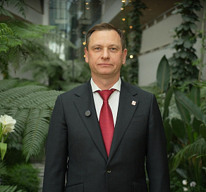 Глава Сочи Андрей Прошунин поздравил женщин с Международным женским днем