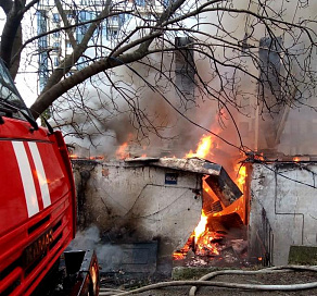 В Сочи сгорел двухэтажный дом