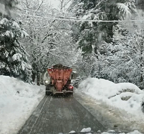Глава Сочи Андрей Прошунин: «На уборке снега в городе задействовали свыше 260 человек и почти 150 единиц спецтехники»