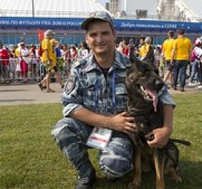 В Сочи полицейская собака покорила иностранных болельщиков на ЧМ-2018. Видео