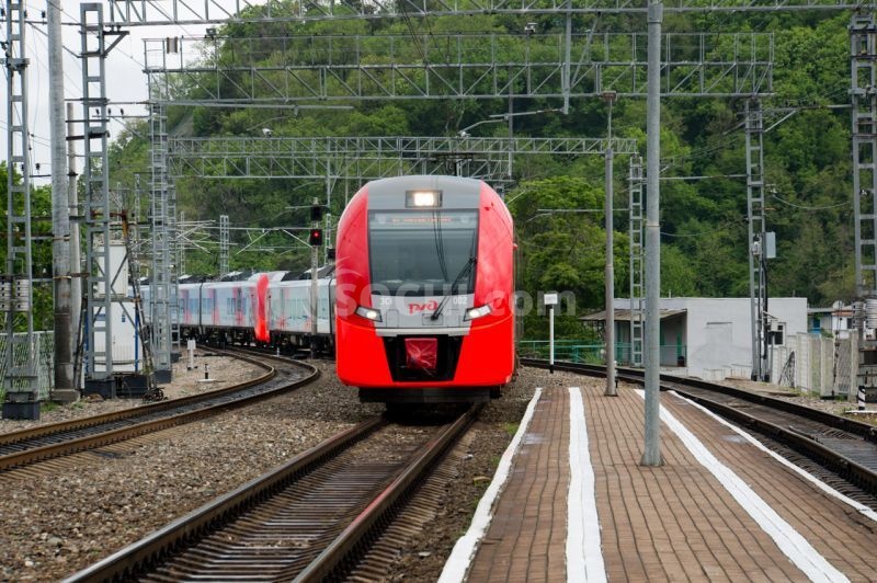 Адлер сочи парк электричка. Поезд Ласточка Шепси. Ласточка электропоезд Туапсе. Пригородный поезд Ласточка. Поезд Ласточка Сочи Туапсе.