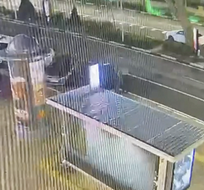 В Сочи приезжий стекло авто и похитил деньги