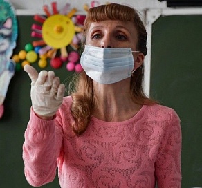 Учителей обяжут носить маски в школах