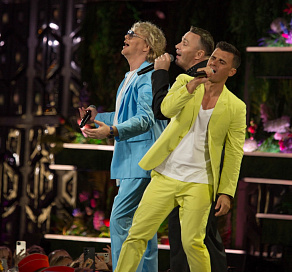 На «Новой волне» в Казани прошел трибьют-концерт «Иванушек International»