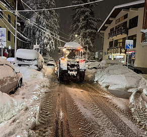 В Сочи на расчистке улиц от снега задействовано порядка 200 единиц спецтехники