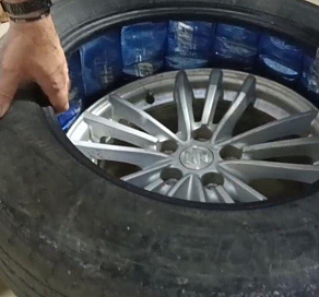 В Сочи задержали автомобили с контрабандой