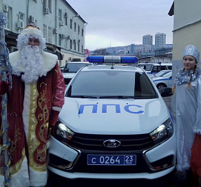 В Сочи студенты поздравили детей сотрудников полиции с Новым годом