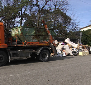 В Центральном районе Сочи нарушителями очищены от строительного мусора 23 контейнерные площадки