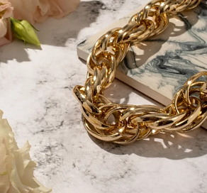 В Сочи приезжий сорвал с прохожего золотую цепь